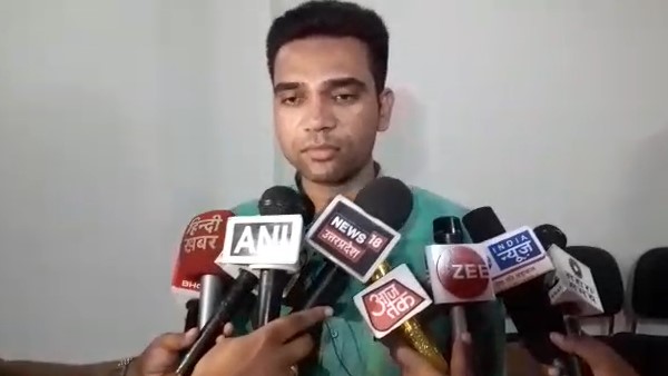 'वकील ने बताया फर्जी'