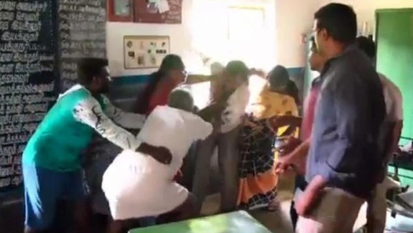 स्कूल खत्म होने के बाद क्लासरूम में करने लगे गंदा काम