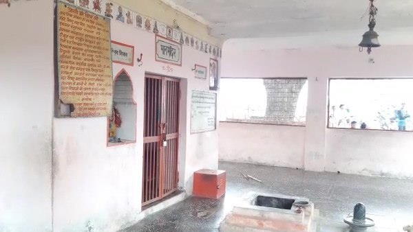 बेहोश हुए 16 ग्रामीण