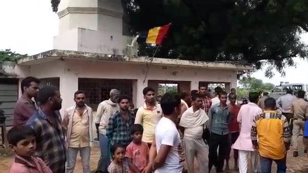 बाइक पीछे छोड़ गए चोर