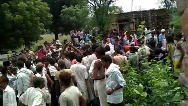 ग्रामीणों ने हिम्मत दिखाई तब तक हो गई मौत