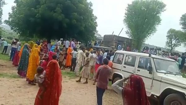 मां ने दरांती से किया हमला