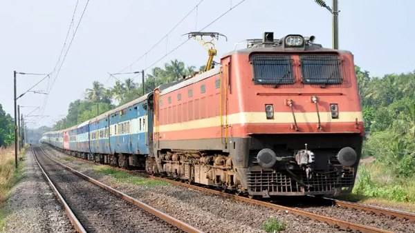 ट्रेन टिकट से लेकर स्टेशन तक की जानकारी