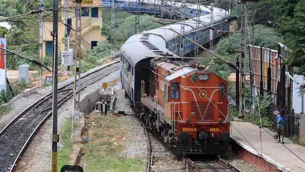 सहायक स्टेशन मास्टर ने दर्ज कराई थी शिकायत
