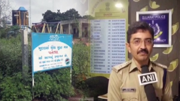 Tribal couple thrashed, paraded by locals in Gujarat, Video viral Tribal couple thrashed, paraded by locals in Gujarat, Video viral