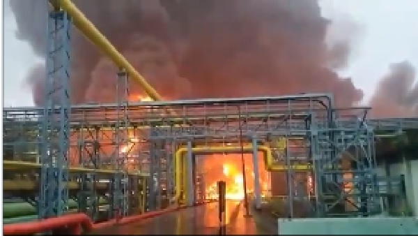Fire breaks out in ongc plant in navi mumbai Fire breaks out in ongc plant in navi mumbai