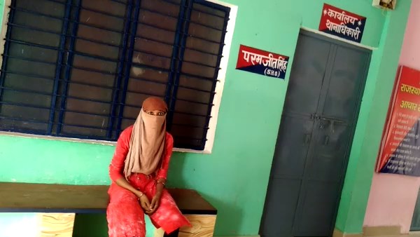 करेरुआ पुलिस के पास मिली युवती