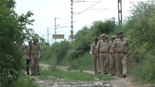 ट्रेन भी हो गई लेट
