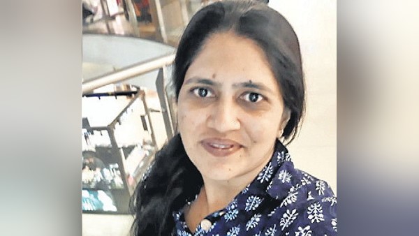 vadodara woman fight with chain snatchers for her gold chain vadodara woman fight with chain snatchers for her gold chain