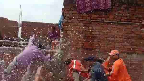 DM Surendra Singh fell down during flood relief work DM Surendra Singh fell down during flood relief work