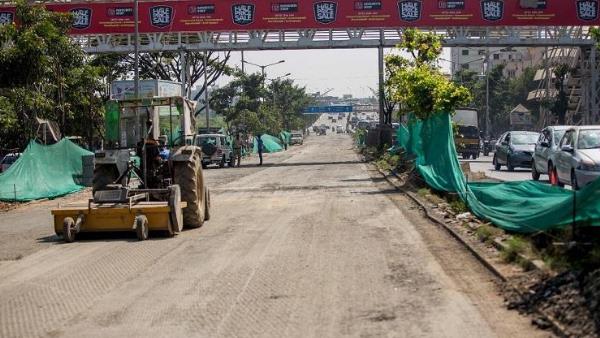 Comparison of Chandrayaan 2 budget and Bangalore roads budget Comparison of Chandrayaan 2 budget and Bangalore roads budget