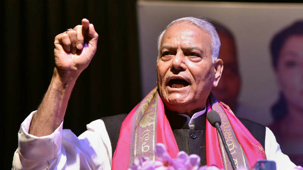 महाराष्ट्र में राष्ट्रपति शासन पर भी उठाए सवाल