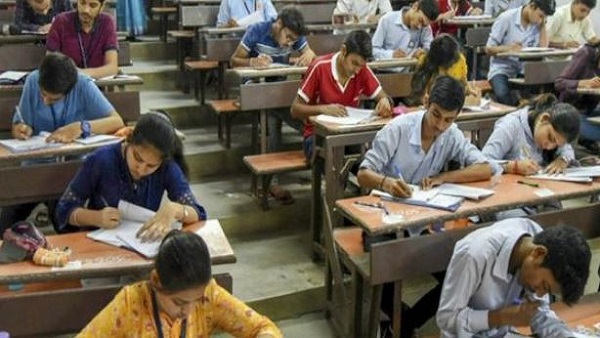 स्व वित्तपोषित स्कूलों के समूह ने आंतरिक परीक्षा में पूछे थे सवाल