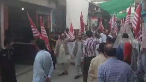 पीओके में लाठी चार्ज, police lathi charged in PoK, 2 dead several injured in pok, pok, pakistan, kashmir, पीओके, कश्मीर, पाकिस्तान, प्रदर्शन, पीओके में लाठी चार्ज, police lathi charged in PoK, 2 dead several injured in pok, pok, pakistan, kashmir, पीओके, कश्मीर, पाकिस्तान, प्रदर्शन,