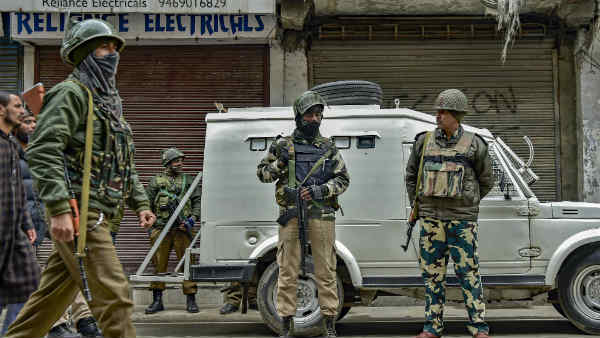 लगातार घुसपैठ की फिराक में आतंकी