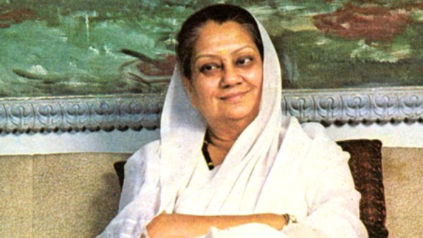 विजयाराजे ने विधायकों को साध कर गिराई थी सरकार