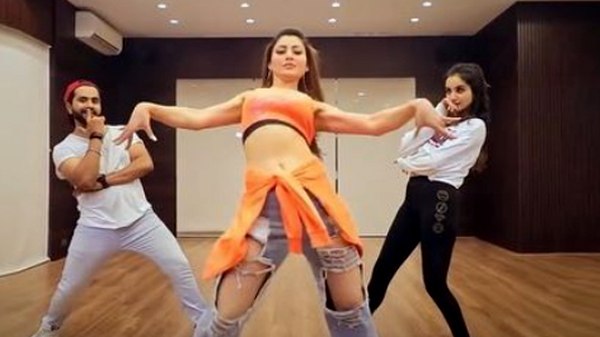 क्या आपने देखा उर्वशी का धमाकेदार डांस