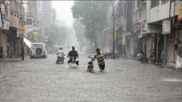 हल्की से मध्यम बारिश की संभावना