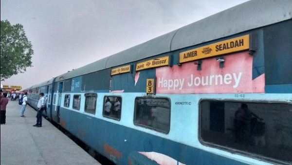 ट्रेन में बैठी मां से नहीं हो पा रही थी बात