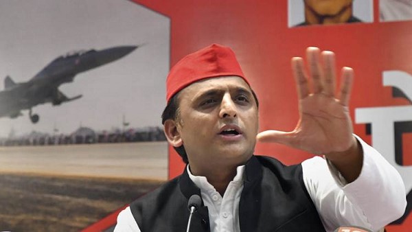 झांसी में अखिलेश बोले- अमेरिका भारत पाक को लड़वा रहा