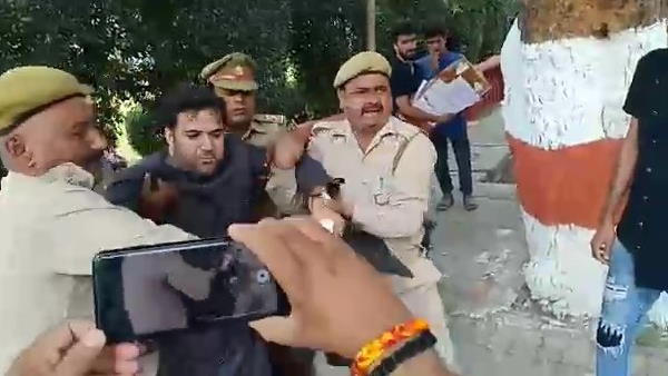 Protest of Kashmiri students in AMU Protest of Kashmiri students in AMU