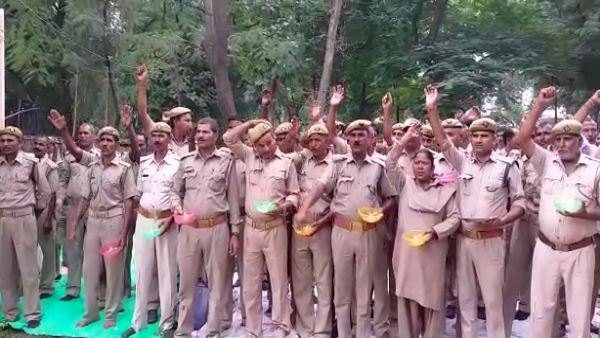 watch-video-homeguards-begging-in-bahraich watch-video-homeguards-begging-in-bahraich