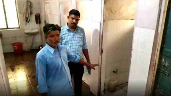 8-month-old newborn trapped in toilet of District Women Hospital in Bareilly 8-month-old newborn trapped in toilet of District Women Hospital in Bareilly