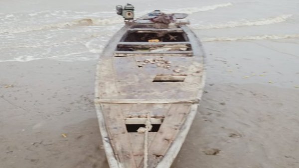 bsf seized 1 fishing boat of Pakistan and apprehended 2 Pakistani fishermen in gujarat bsf seized 1 fishing boat of Pakistan and apprehended 2 Pakistani fishermen in gujarat