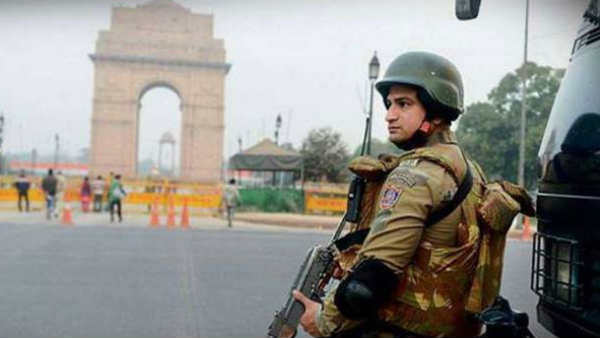 हाई अलर्ट पर दिल्ली, अलगे 48 घंटे में बड़े आतंकी हमले का खतरा हाई अलर्ट पर दिल्ली, अलगे 48 घंटे में बड़े आतंकी हमले का खतरा