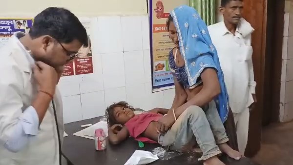 sand collapses in dholpur on five girls two dead sand collapses in dholpur on five girls two dead