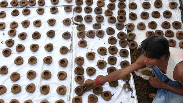 diwali, eco friendly, diya, gobar diya diwali, eco friendly, diya, gobar diya