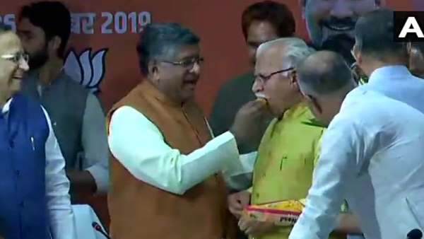 भाजपा विधायक दल के नेता चुने गए खट्टर, कल ले सकते हैं सीएम पद की शपथ भाजपा विधायक दल के नेता चुने गए खट्टर, कल ले सकते हैं सीएम पद की शपथ