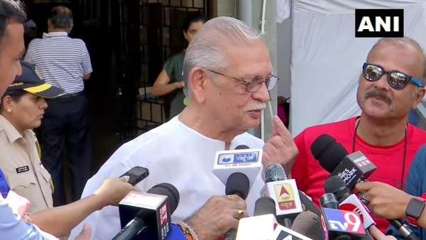 कवि और गीतकार गुलजार कवि और गीतकार गुलजार