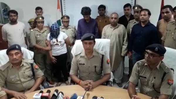 घटना वाले दिन दिव्या ने अजितेश से एक घंटे में तीन बार की बात