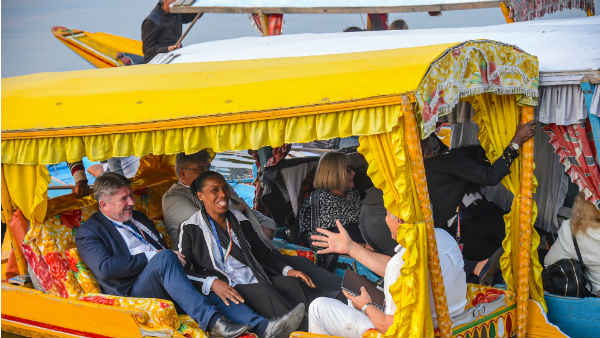 पाकिस्तानी सेना के बड़े अफसरों को भी सख्त चेतावनी