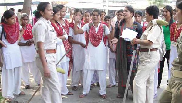 fight between two students over girlfriend in bareilly college fight between two students over girlfriend in bareilly college