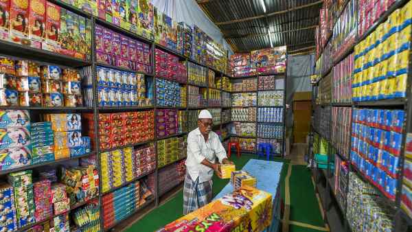 पटाखों को लेकर यूपी सरकार ने क्यों जारी की एडवाइजरी