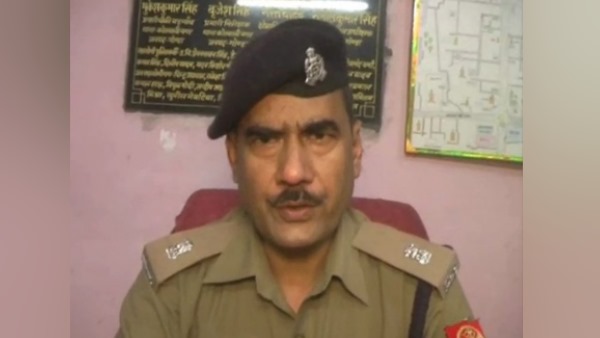 हिरासत में लिए गए तीन लोग
