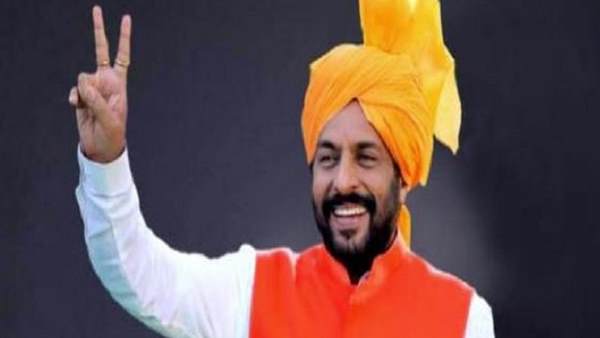 खुद का महल भी है