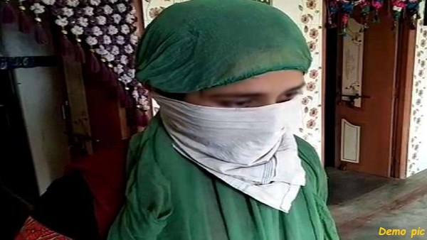 churu woman physically harassed by two youths in car churu woman physically harassed by two youths in car