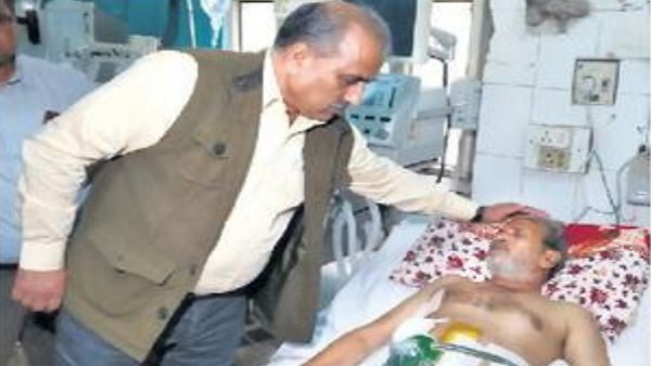 कैश वैन लूटने के लिए ऑनलाइन मंगाई थी हथकड़ी और वर्दी