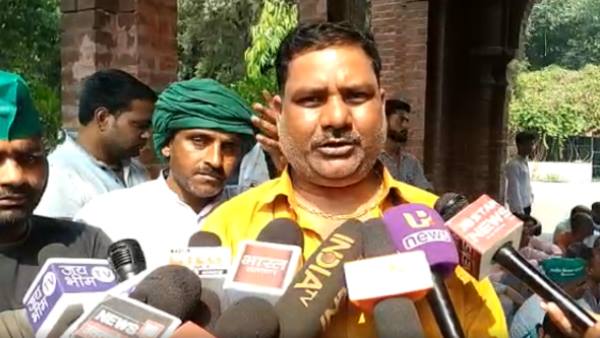 पुलिस चौकी के अंदर दी गई थर्ड डिग्री