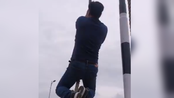 Union Sports Minister Kiren Rijiju rope climbing video viral on social media Union Sports Minister Kiren Rijiju rope climbing video viral on social media