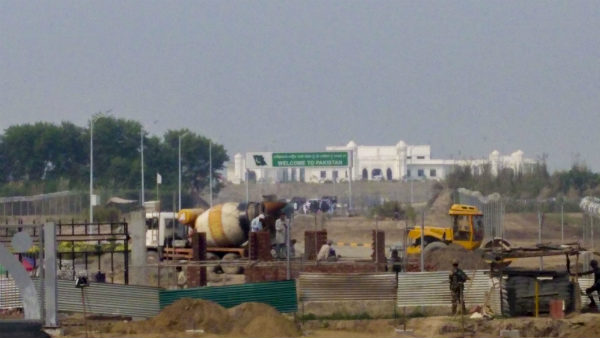 करोड़ों की कमाई कैसे छोड़ेगा पाकिस्तान
