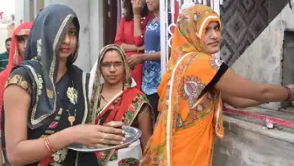 जिसने-जिसने किया व्रत, उसके पति की हो गई मौत