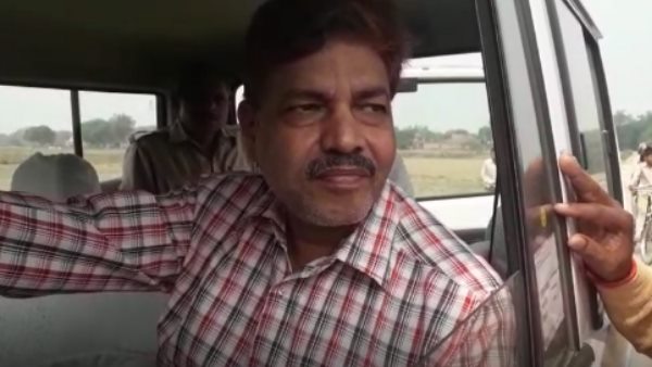 कब्र से निकलवाया गया शव
