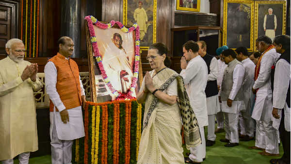 आपातकाल के लिए मोदी के निशाने पर रही है कांग्रेस