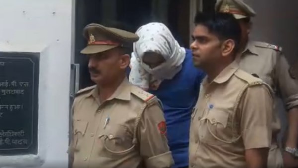 police arrested for taking bribe of 30 thousand rupees in moradabad police arrested for taking bribe of 30 thousand rupees in moradabad