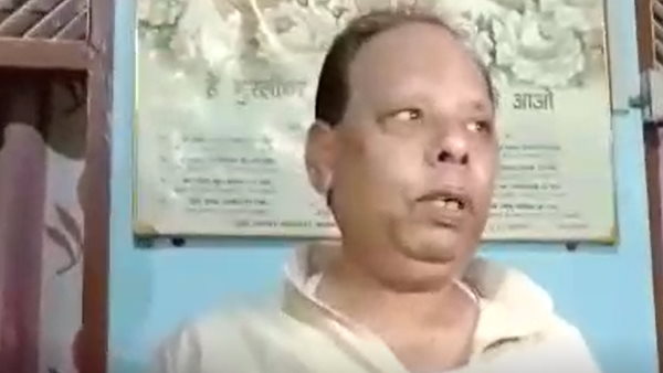 ससुर बाहर टहलने निकले थे