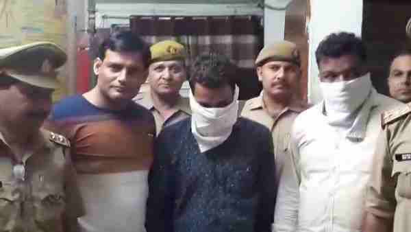 Ghaziabad police arrested two smugglers Ghaziabad police arrested two smugglers